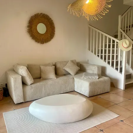 Nichee Sur Golf Et Piscine Holiday home *