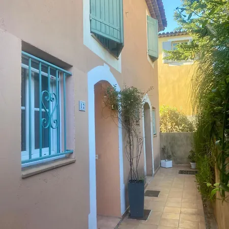 Nichee Sur Golf Et Piscine Holiday home *